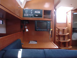 Bavaria 45C - chart table