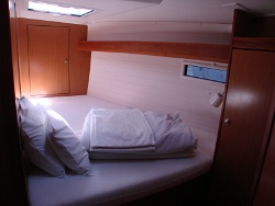 Bavaria Cruiser 45 cabin