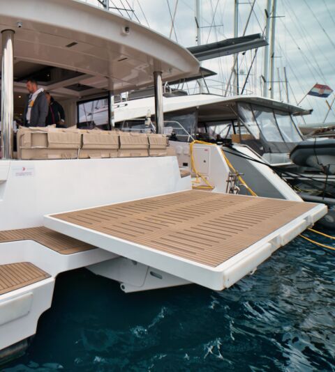 Katamaran Bali 58 Fly - platforma za kupanje