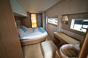 bali-58-fly-starboard-aft-cabin-005