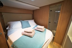 bali-58-fly-starboard-bow-cabin-018