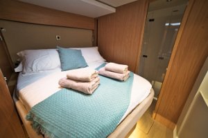 bali-58-fly-starboard-bow-cabin-019