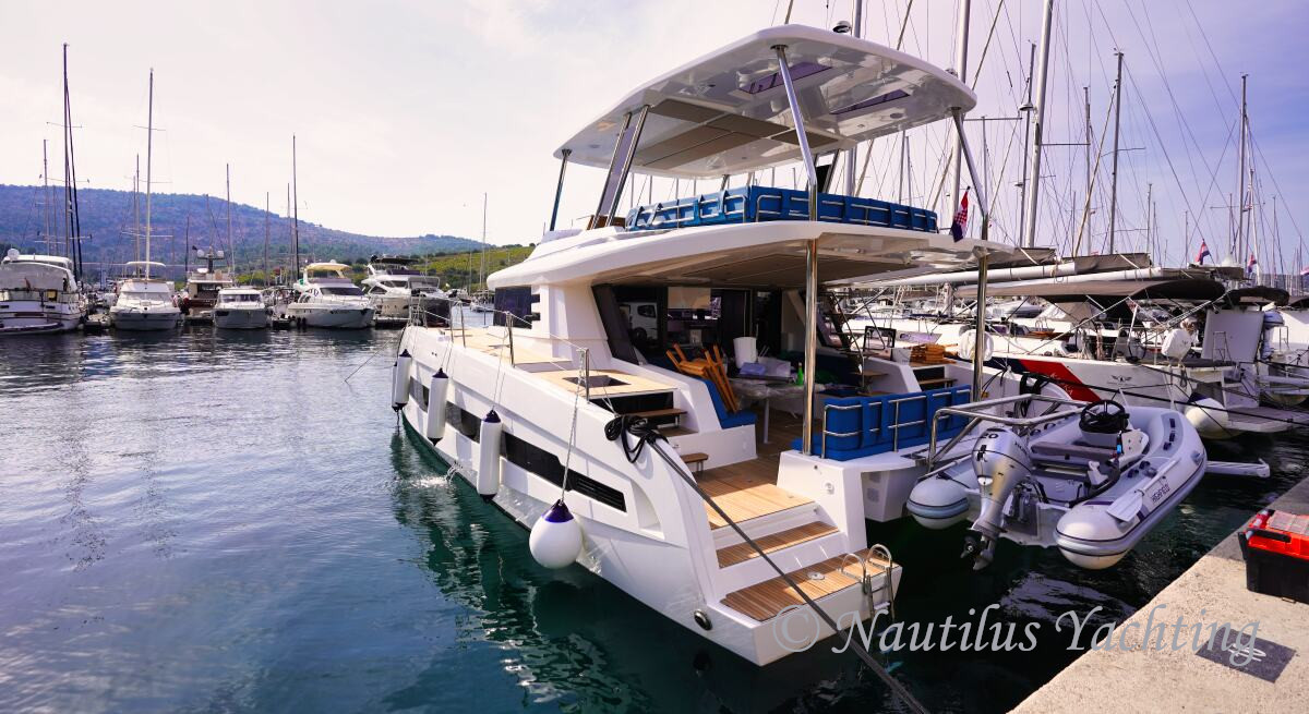 Motorni katamaran Cervetti 44 Power - charter Hrvatska