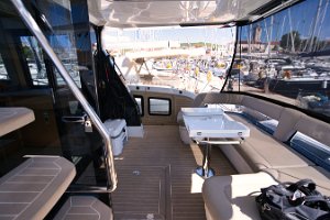 galeon-480-fly-cockpit-002