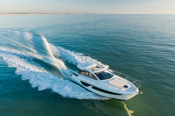 Motoryacht Gran Turismo 41 yacht charter