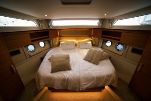 greenline-48-fly-master-cabin-006