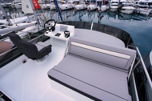 merry-fisher-1095-fly-serie2-flybridge-steuerstand-012