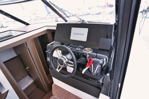 merry-fisher-1095-fly-serie2-steuerstand-seitenausgang-006