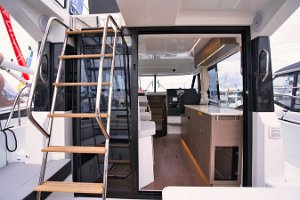 merry-fisher-1095-fly-serie2-treppe-zur-flybridge-003