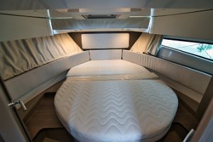 merry-fisher-1095-fly-serie2-bugkabine-blick-006