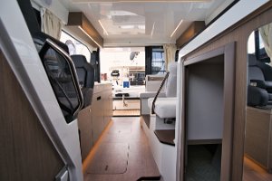 merry-fisher-1095-fly-serie2-kabinen-ausgang-010