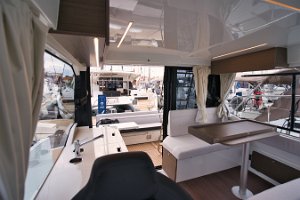 merry-fisher-1095-fly-serie2-interni-salone-011