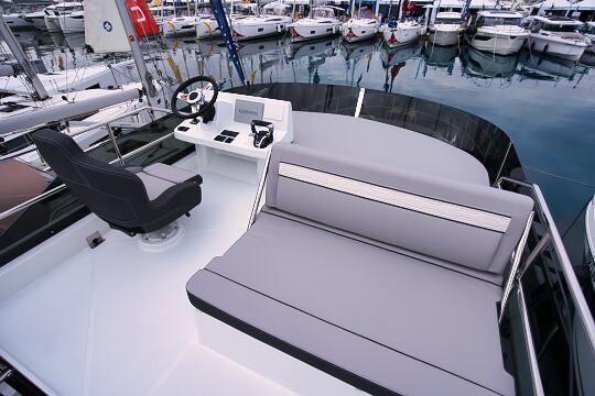 Motoryacht charter - Galeon 480 Fly top view