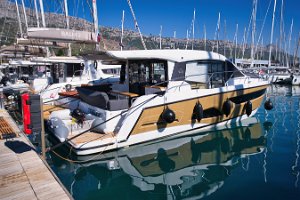 sealine-c390-charter-croatia-001