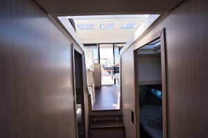 sealine-c390-interior-003