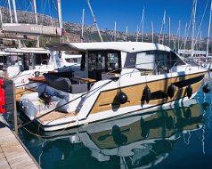 Sealine-C390-Exterior