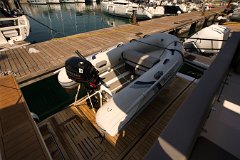 Hidraulična platforma Velika platforma za kupanje ili za smještaj gumenjaka tijekom chartera.