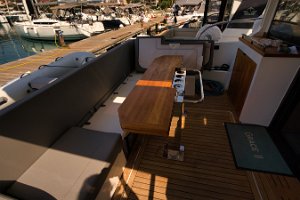 sealine-430-fly-stern-view-004