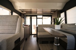 sealine-f430-salon-001