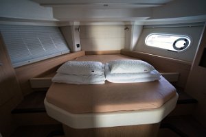 swift-trawler-41-fly-master-cabin-001