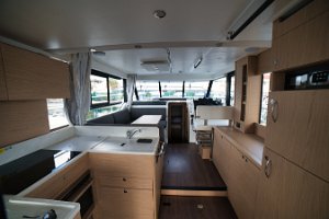 swift-trawler-41-fly-salon-001