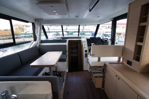 swift-trawler-41-fly-salon-005