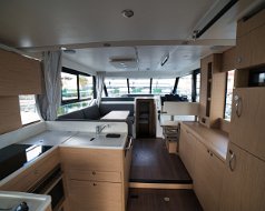 Swift-Trawler-41-Fly-Salon